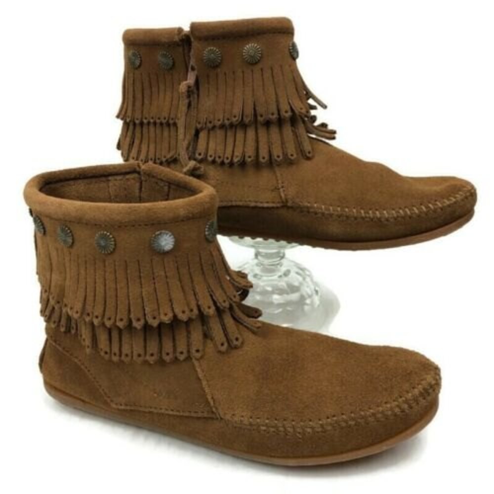 Minnetonka Women's 8.5 Moccasin Brown Suede Metal Studs Fringe Side Zip Bootie